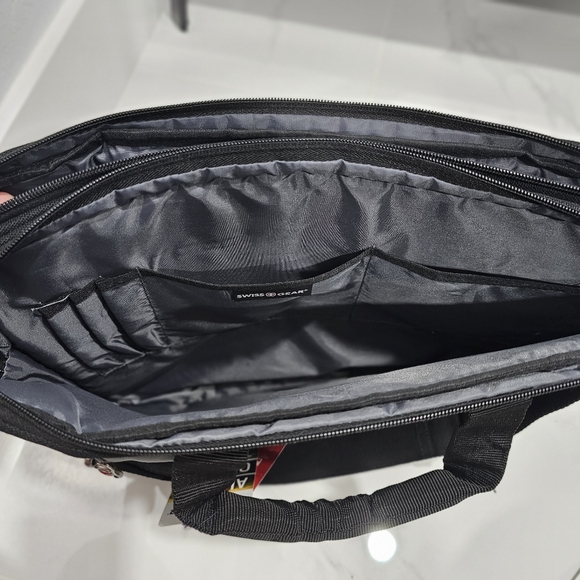 Swissgear Anthem 17" Laptop Slimcase Bag - Black - Picture 3 of 6